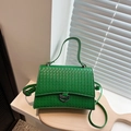 Borsa a tracolla intrecciata verde minimalista con fibbia argento in luce solare - Verde