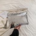 Dettaglio della borsa da sera in paillettes argento con paillettes tonde brillanti - Argento
