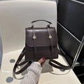 Minimalistischer dunkelbrauner Lederrucksack im Retro-Stil mit praktischem Tragegriff - Kaffeebraun