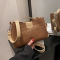 Borsa tote marrone in ecopelle coccodrillo con tracolla color crema a contrasto - Marrone Scuro