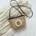 Minimalistische beige geweven strooien emmertas met grote witte madeliefje decor - Bruin