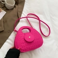 Sac selle rose fuchsia à texture crocodile avec poignée ronde et fermoir doré chic - Rose Rouge