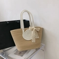 Bolso tote de paja tejido en beige con asas blancas y lazo de encaje elegante - Caqui Con Bufanda
