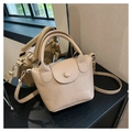 Bolso cubo beige chic con textura lichi, asas superiores y correa desmontable - Caqui