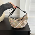 Bolso de media luna estilo bohemio con jacquard geométrico y correa ajustable negra - Verde