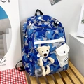 Blauwe camouflage rugzak met bloemmotieven en een schattige pluche beer hanger - Blauw