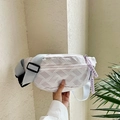 Marsupio beige minimalista con trama intrecciata geometrica e cordino viola zip - Viola
