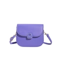 Minimalistische lila Satteltasche aus glattem Leder mit goldenen Metallelementen - Lila