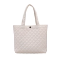 Elegante borsa tote trapuntata crema con chiusura a scatto argento e doppi manici - Bianco