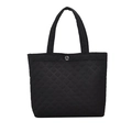 Borsa tote nera trapuntata con motivo a rombi e chiusura a scatto argentata - Nero