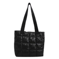 Minimalistische schwarze gesteppte Puffer-Tote-Bag mit glänzendem Finish und Gurt - Schwarz