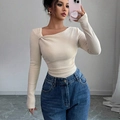 Pull en maille côtelée beige ajusté avec encolure asymétrique et détail de nœud chic - M / Abricot