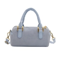 Bolso Boston azul claro texturizado con herrajes dorados y detalles de cuero - Azul