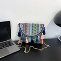 Borsa a tracolla intrecciata bohémien con motivi geometrici colorati e nappe blu - Blu