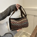Borsa a tracolla cilindrica bohémien con motivo a maglia colorato e tracolla larga - Nero
