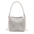 Borsa a mano argento con strass scintillanti e tracolla a catena in metallo chic - Argento