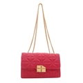 Bolso de hombro acolchado rosa con cadena dorada y cierre metálico de chocolate - Rosa rojo