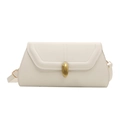 Borsa baguette strutturata bianco crema con chiusura dorata e tracolla regolabile - Bianco