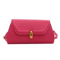 Borsa baguette retrò rosa acceso con chiusura ovale dorata e tracolla sottile - rosa acceso