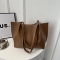 Minimalistische grote vintage tote bag van karamelbruin leer voor dagelijks gebruik - Donkerbruin