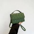 Bolso bandolera acolchado verde con diseño de rombos y herrajes dorados - Verde