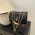 Bolso cuadrado acolchado negro con cadena dorada vintage y cierre metálico clásico - Negro