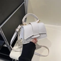 Mini borsa a tracolla bianca con trama a coccodrillo e manico superiore curvo - Bianco