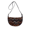 Borsa a mezzaluna in maglia a righe retrò con texture lana e tracolla in pelle - Caffè Ondulato