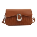Sac carré en similicuir marron avec plis matelassés verticaux et boucle métallique en U - Marron