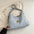 Borsa a spalla grigio-azzurra vintage con texture a pieghe e fibbia a farfalla dorata - Blu