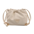 Borsa a secchiello beige minimalista con coulisse, angoli dorati e tracolla a catena - Senza ciondolo / Bianco Sporco