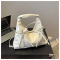 Bolso tote blanco plisado con detalle de lazos y cremalleras plateadas elegantes - Blanco