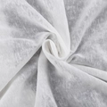 Dettaglio macro della trama del tessuto bianco semitrasparente con drappeggio morbido - Taglia S / Top E Pantaloni / Bianco