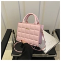 Rosa gesteppte Handtasche aus PU-Leder mit Goldleiste und verstellbarem Schultergurt - Rosa