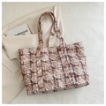 Sac cabas classique en tweed à carreaux marron avec poignées doublées et texture riche - Marron