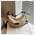 Elegante cremeweiße Hobo-Tasche mit Marmortextur und schwarzem Leder-Schultergurt - Khaki