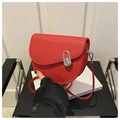 Sacoche selle rouge en similicuir mat avec boucle argentée et fine bandoulière réglable - Rouge