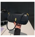 Bolso baguette negro minimalista con hebilla dorada ovalada y acabado brillante - Negro