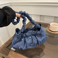 Modische dunkelblaue Denim Wolkentasche mit bunten Perlen und Falten-Griff - Dunkelblau