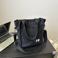 Grande borsa tote in tela nera con fiocco bianco e tracolla regolabile rimovibile - Nero