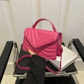 Elegante rozerode gewatteerde crossbodytas met handvat en verfijnde V-stiksels - Roze