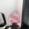 Mini crossbodytas in roze metallic met gouden strikdetail en vast handvat aan top - Roze