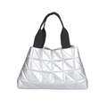 Silberne Stepp-Tote-Tasche mit geometrischem Dreiecksmuster und schwarzen Gurten - Silber