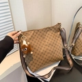 Retro brown printed tote bag with a striped crossbody strap and a plush charm - With Pendant / Khaki