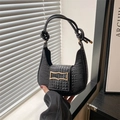 Elegante borsa baguette nera a motivo coccodrillo con fibbia d'oro e manico a nodo - Nero