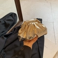 Schicke goldene gefaltete Clutch-Tasche im Knödel-Design für elegante Outfits - Gold