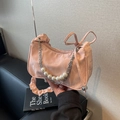 Borsa sottobraccio rosa a pieghe con catena di perle e dettagli in argento donna - Rosa