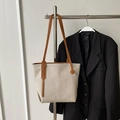 Borsa tote minimalista in tela bianco sporco con manici e tracolla in pelle marrone - Marrone