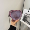 Mini Umhängetasche in Herzform in Rosa mit glitzerndem Silbernetz und Kettenriemen - Rosa