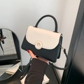 Petit sac à main carré chic noir et blanc avec boucle dorée et bandoulière réglable - Blanc